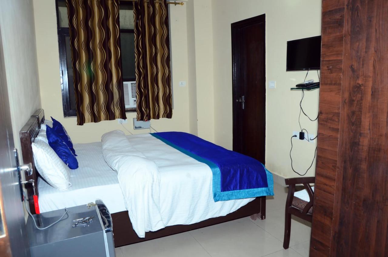 Hotel Rampal Palace Új-Delhi Kültér fotó