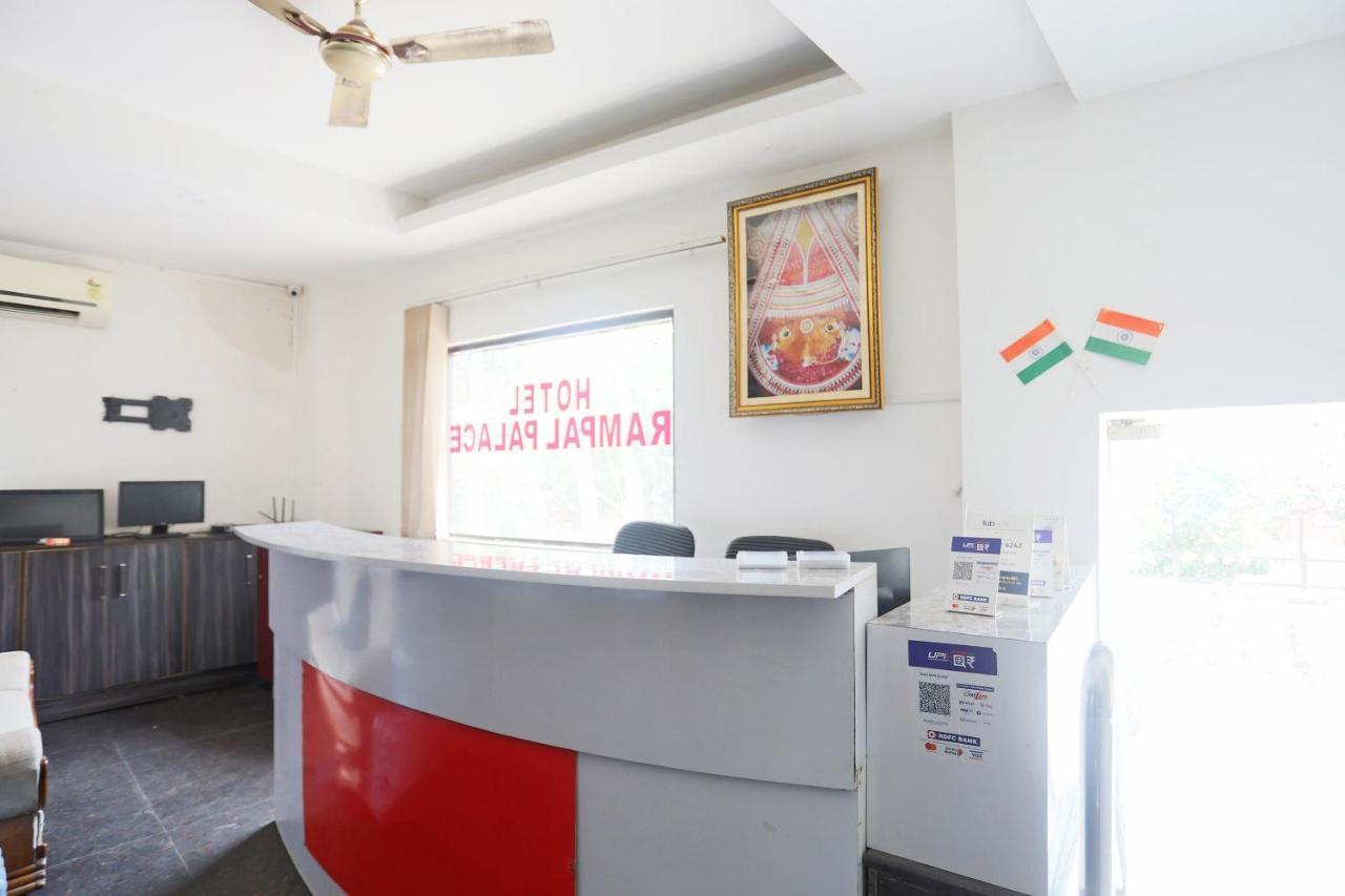 Hotel Rampal Palace Új-Delhi Kültér fotó